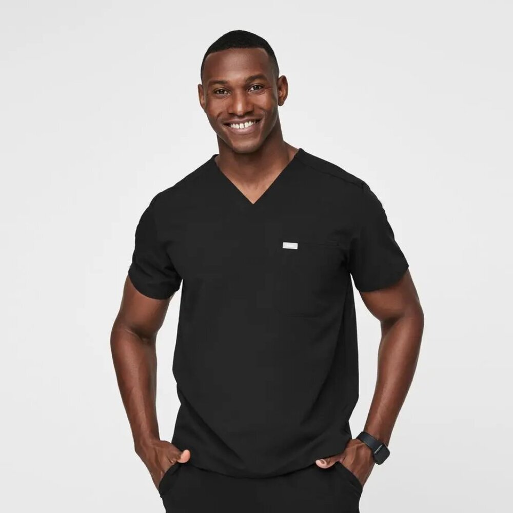 FIGS Medium Leon Three-Pocket Scrub Top™ Black